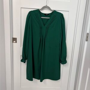 Elegant Emerald Green Long Sleeve Dress